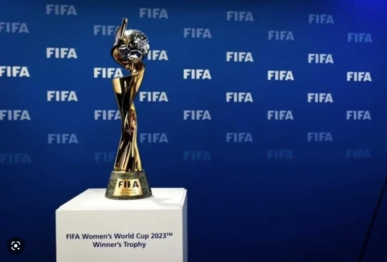 Taça da Copa do Mundo feminina está no Brasil.