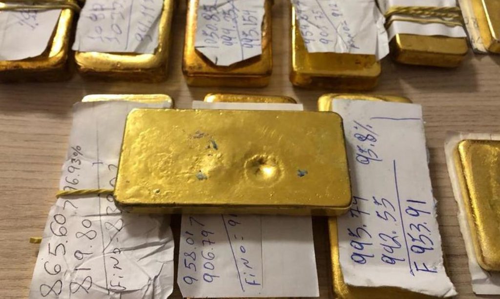 Preço do ouro atinge mais de US$ 2 mil e bate maior recorde do último ano