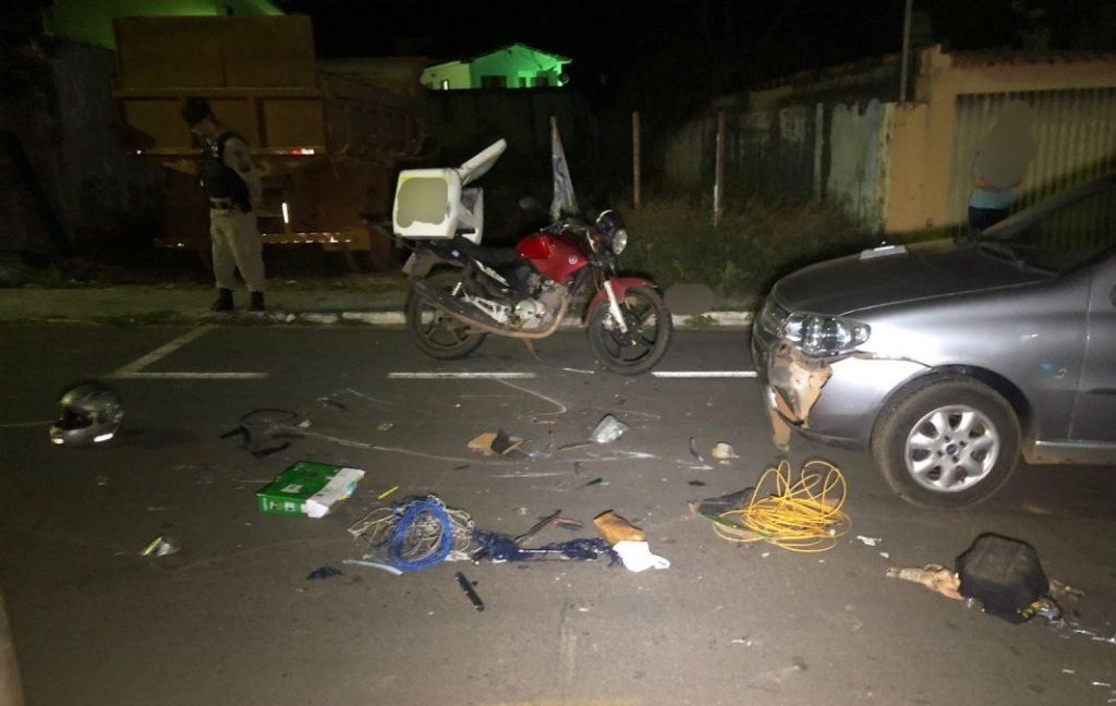 Motociclista morre ao bater em carro que trafegava na contramão