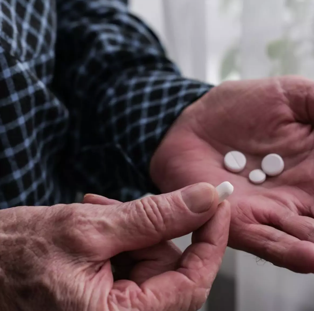 Medicamento experimental pode retardar em 35% progressão do Alzheimer