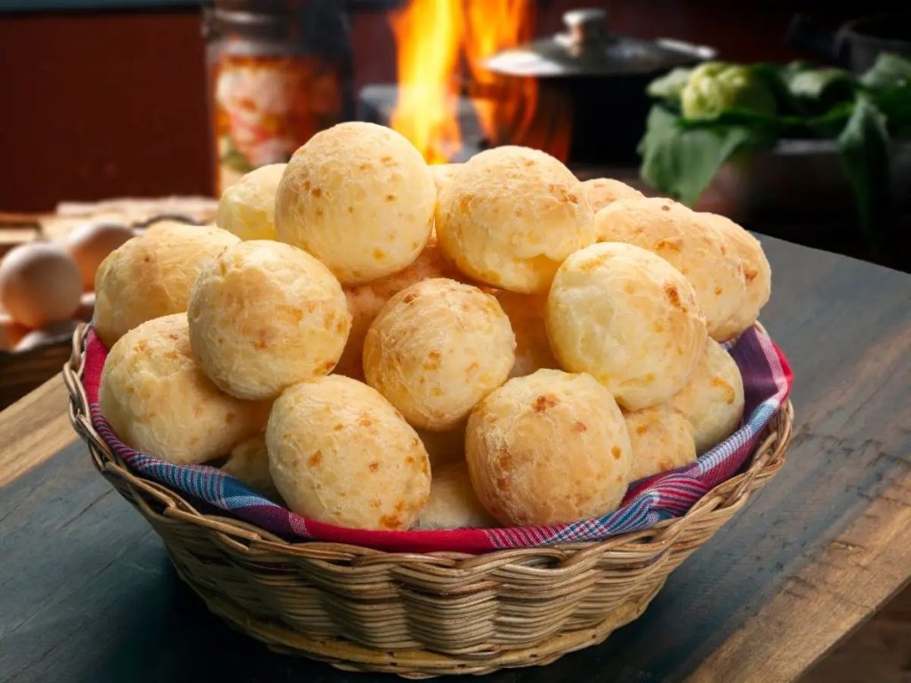 Pão de queijo é eleito a terceira melhor comida do mundo em ranking internacional