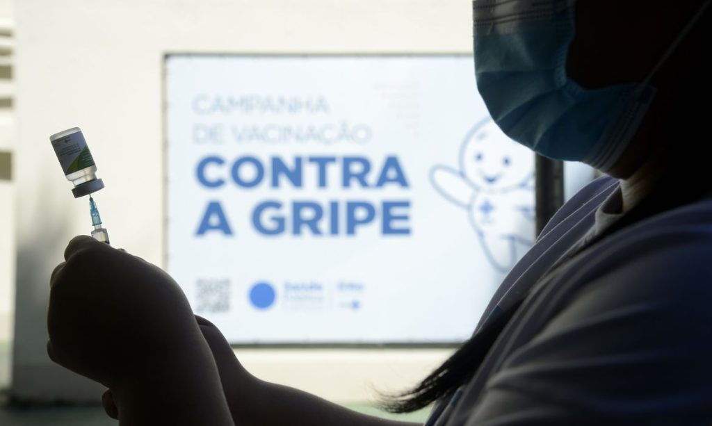 Governo amplia vacinação contra a gripe para toda a população