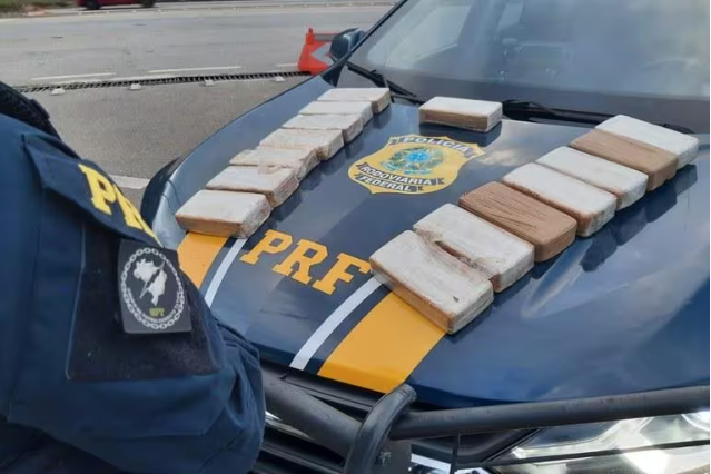 Polícia encontra quase 15kg de crack escondido em carro na Grande BH