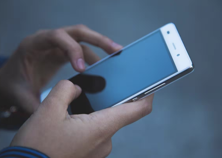 Homem troca celular por droga e inventa ter sido roubado para a polícia em MG