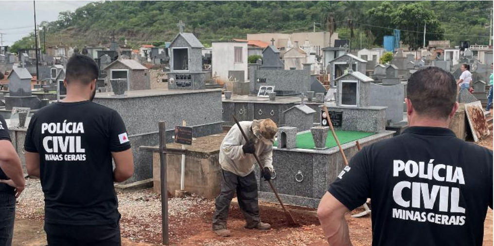 Líder de seita religiosa e funcionário de cemitério são presos por violar sepulturas e roubar corpos