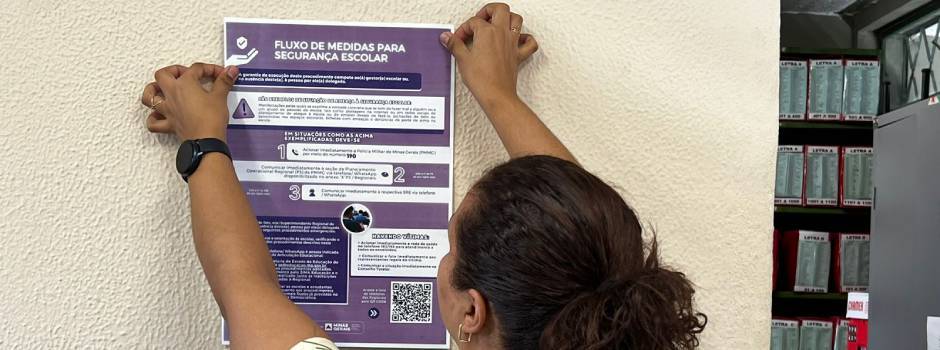 Minas usa cartazes para orientar professores em casos de violência nas escolas