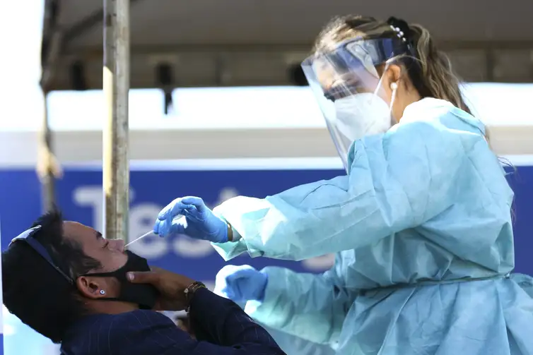 Minas, DF e mais 5 estados registram aumento de síndromes respiratórias por Covid-19