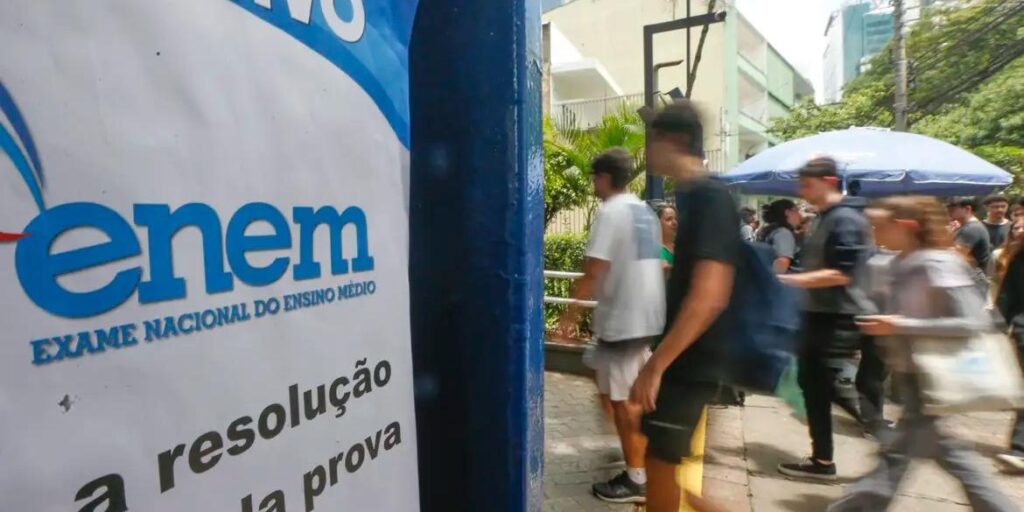 Enem: prazo para pedir isenção da taxa de inscrição é prorrogado