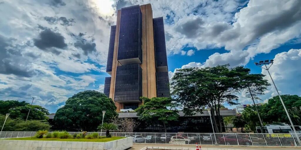 Copom eleva juros básicos da economia para 14,75% ao ano