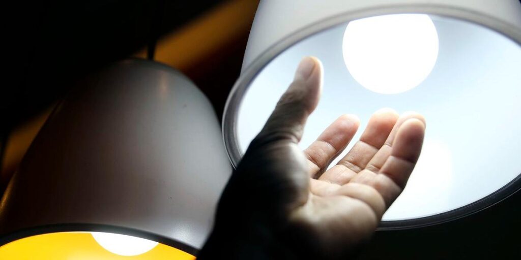 Contas de luz permanecem com bandeira tarifária vermelha em julho