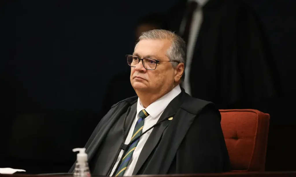 Dino vota pela condenação de cinco PMs do DF a 16 anos pelo 8/1