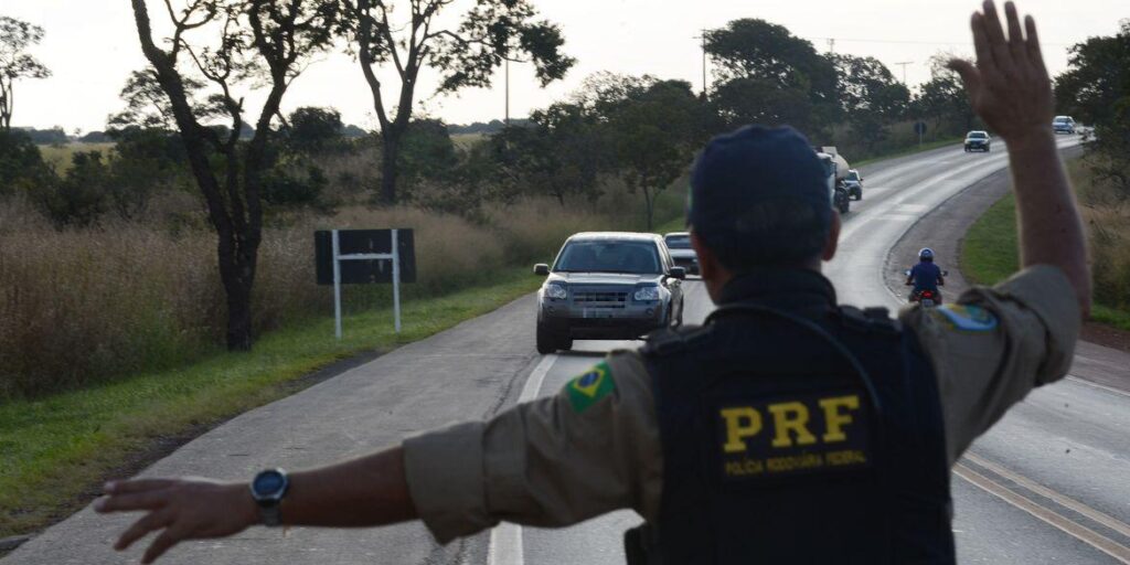 PRF intensifica fiscalização contra embriaguez ao volante no Carnaval
