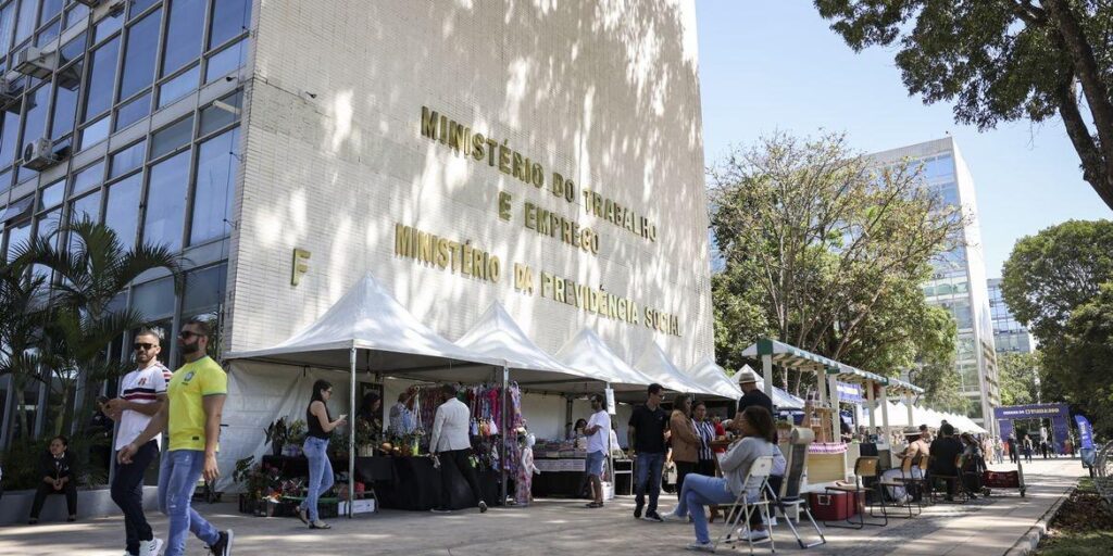 Governo libera mais R$ 3,9 bi para pagar saque-aniversário do FGTS