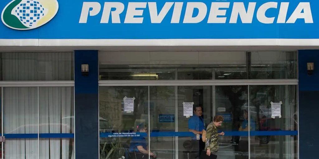 INSS retoma atendimento presencial em agências do país
