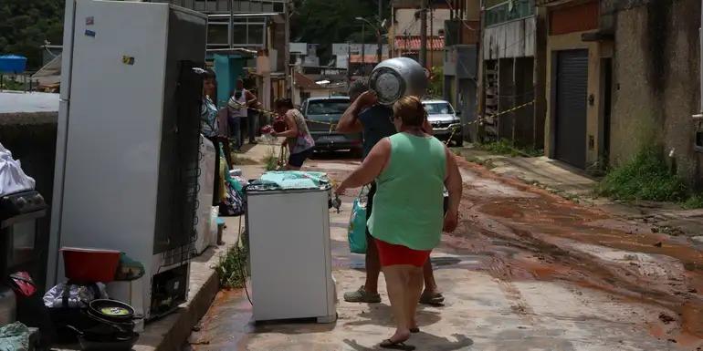Com limite de R$ 6.220, saque do FGTS é liberado para moradores das cidades atingidas pelas chuvas