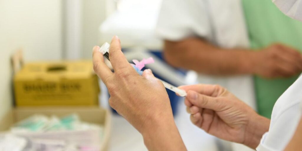 Vacinação gratuita contra HPV é ampliada para jovens de 15 a 19 anos em Minas