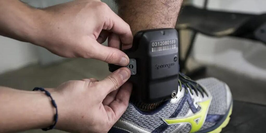 Violência doméstica: Senado aprova uso imediato de tornozeleira por agressor de mulher