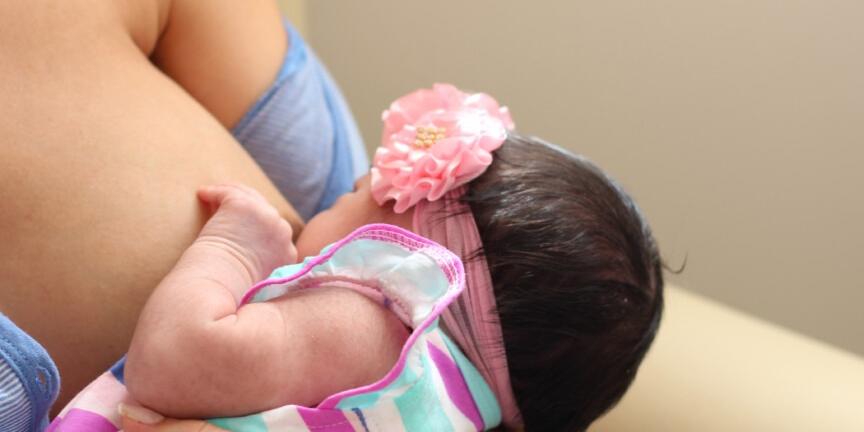 Estudo da UFMG aponta bactérias do leite materno como aliadas no combate à obesidade