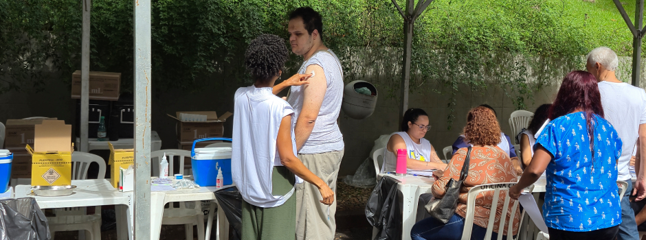 Minas aplica mais de 150 mil doses no Dia D e acelera vacinação contra gripe