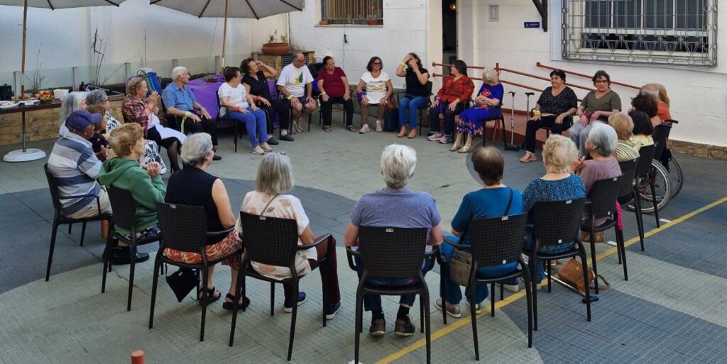 Vacinação contra gripe e pneumonia reduz em 35% internações de idosos, aponta estudo