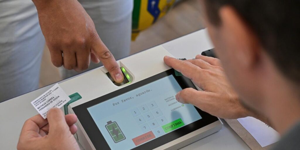 Não fiz o cadastro biométrico. Ainda posso votar nas Eleições 2026?