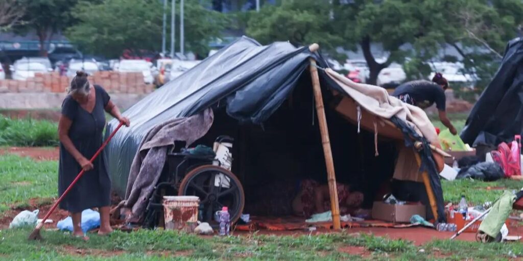 IBGE anuncia primeiro censo da população em situação de rua para 2028