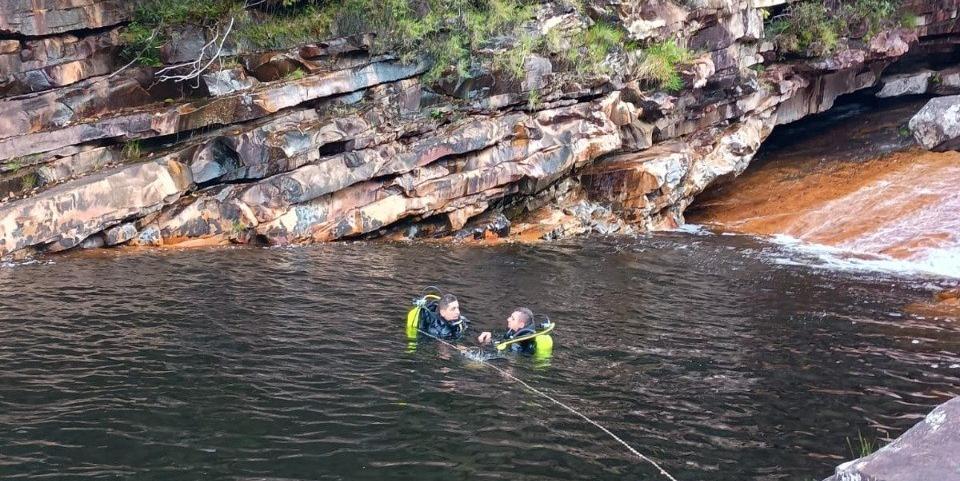 Homem morre afogado após salvar esposa em cachoeira no interior de Minas