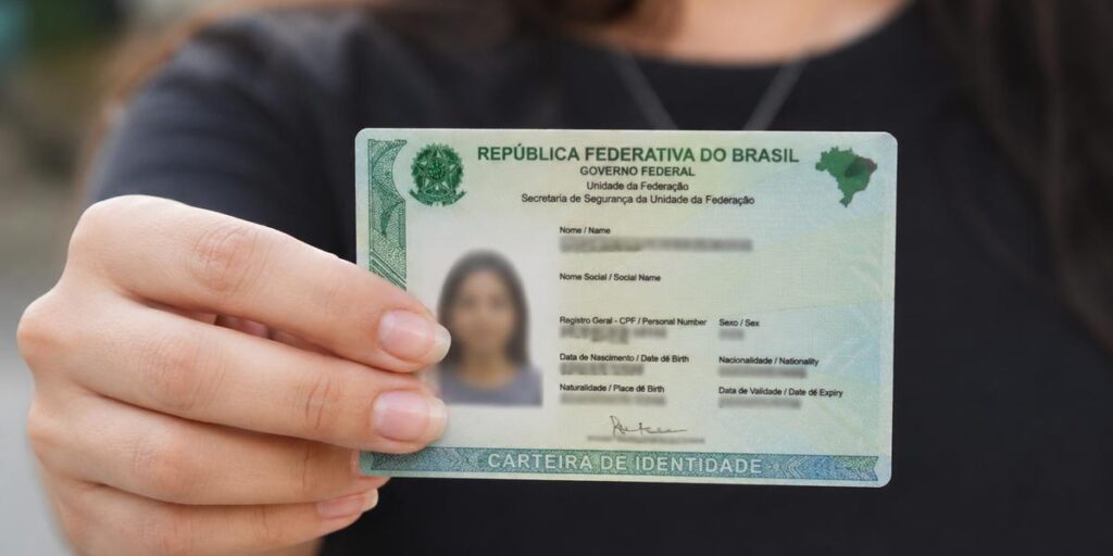Mudanças de nome e gênero crescem no Brasil; mutirão amplia acesso ao direito em Minas