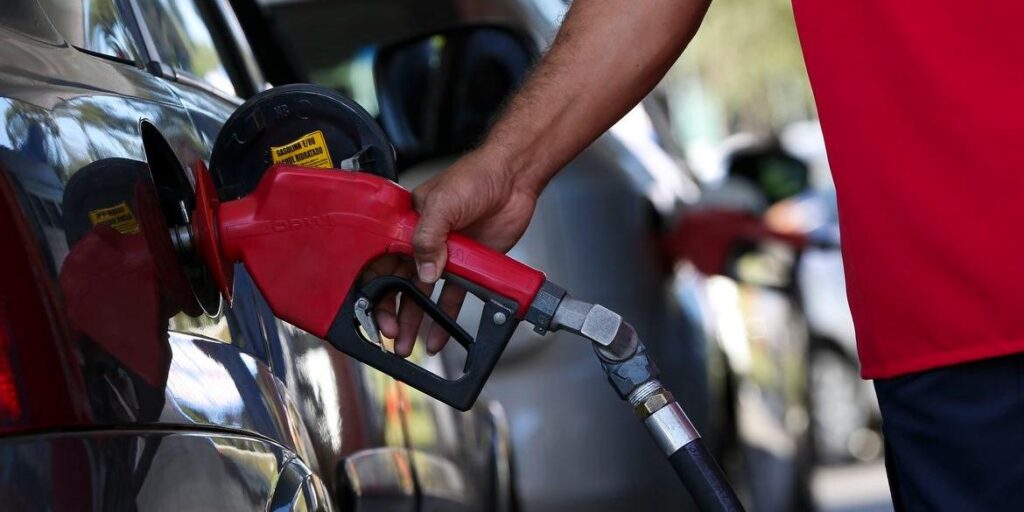 Governo adia reunião que pode aumentar etanol na gasolina para 32%