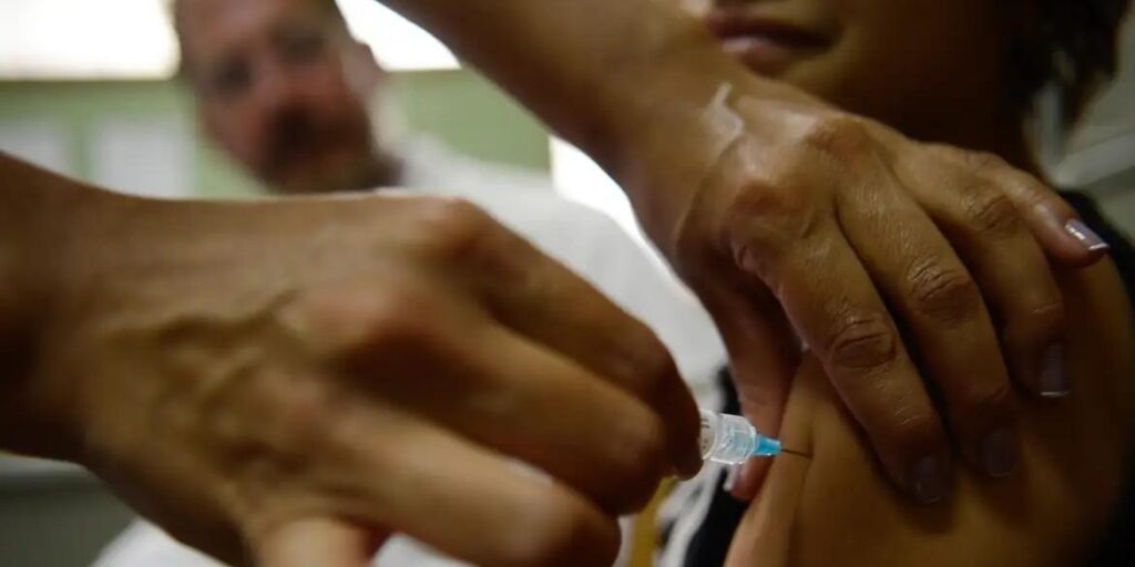Vacinação de adolescentes de 15 a 19 anos contra o HPV é prorrogada
