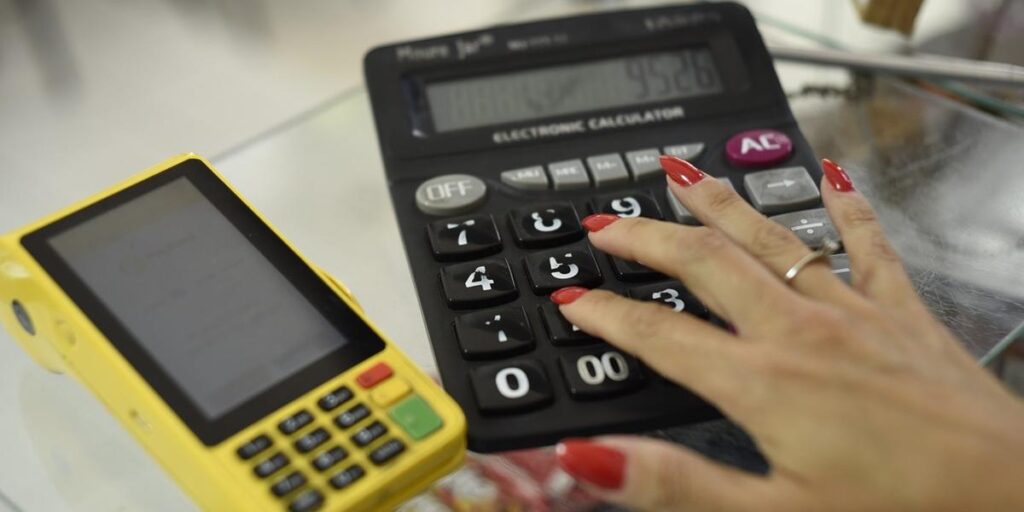 Contratou empréstimo, mas não sabe se está pagando juros abusivos? Nova tabela do Procon responde
