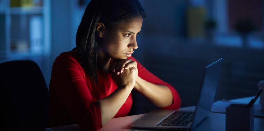 Violência contra mulheres na internet triplica em Minas