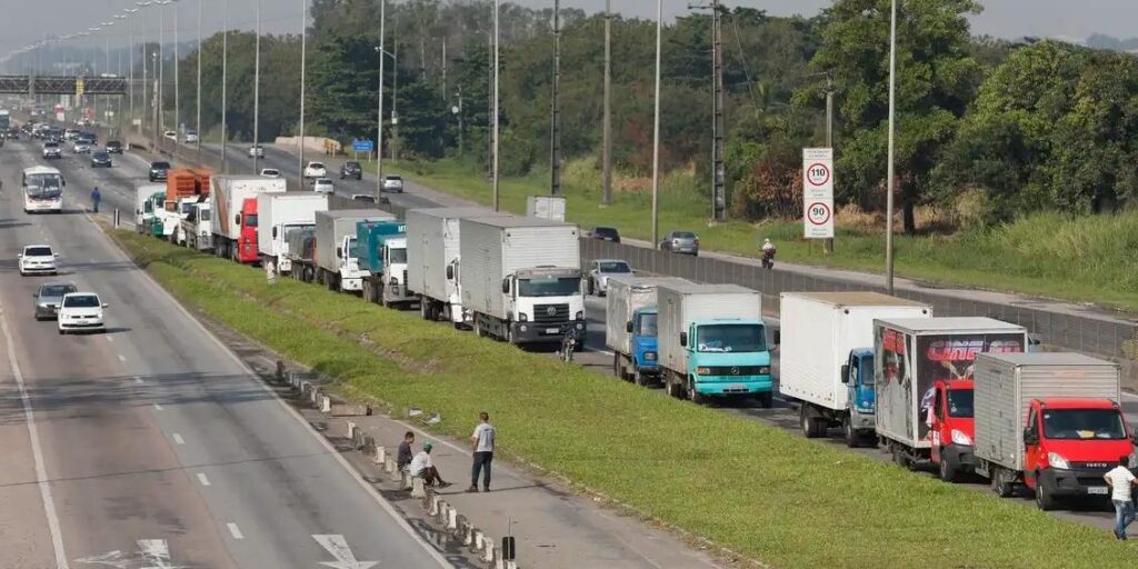 Entenda o que muda com a lei do frete mínimo no transporte de cargas
