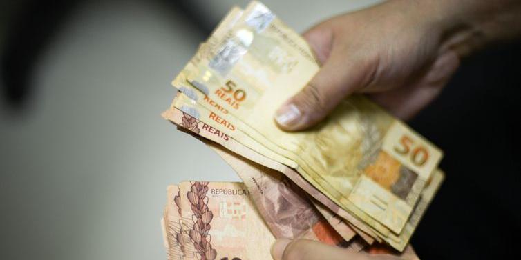 Salário mínimo pode chegar a R$ 1.741 em 2027, projeta Governo Federal