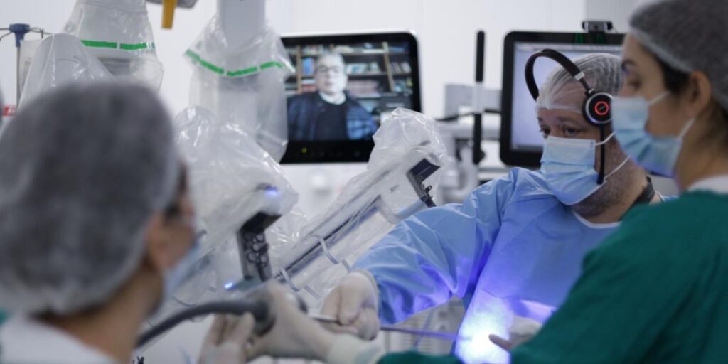 Mater Dei faz em Minas 1ª cirurgia robótica com decisão clínica compartilhada entre 3 estados