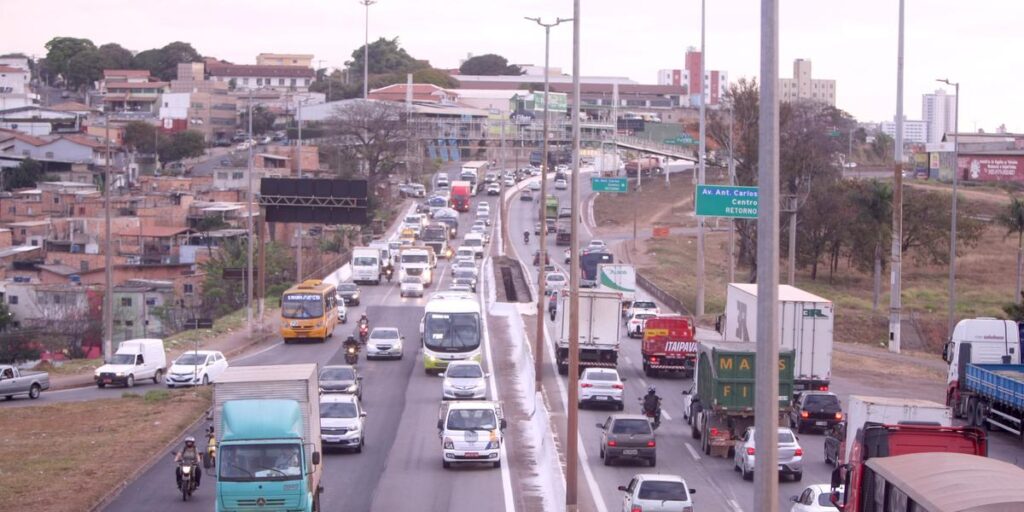 Licenciamento de veículos começa a ser cobrado a partir desta terça-feira (1°) em Minas
