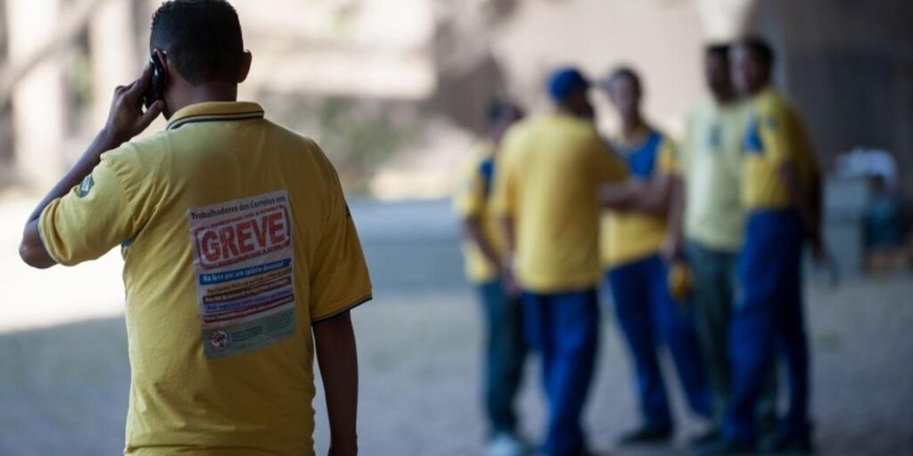 Trabalhadores dos Correios estão em greve por tempo indeterminado