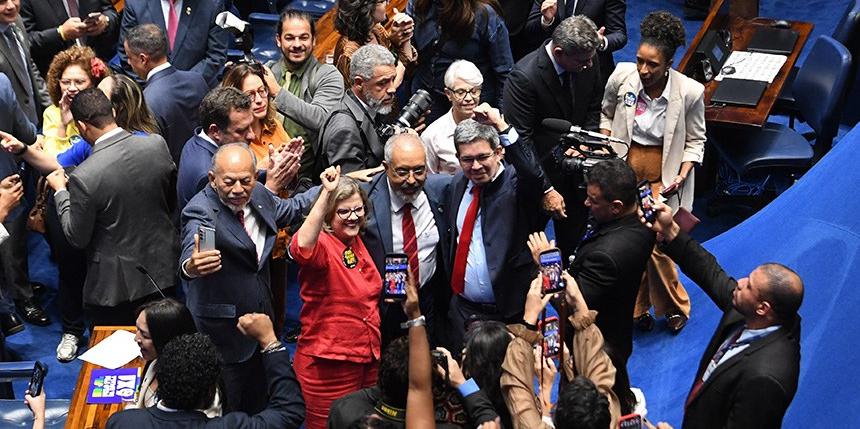 Veja como votaram os senadores sobre o fim da escala 6×1; em Minas o placar foi 3 a 0