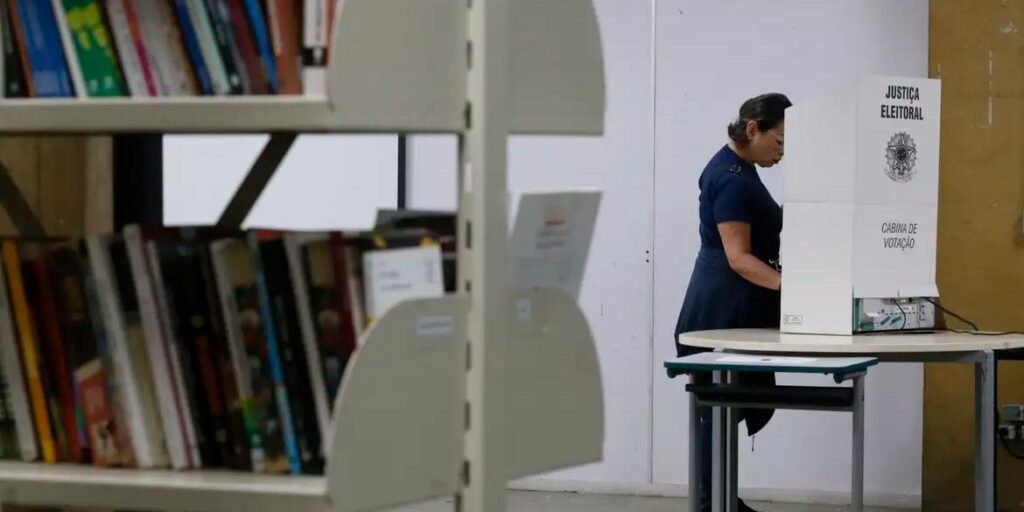 Abstenção cai no 2º turno em Minas, mas número de eleitores que não foram votar ultrapassa 3 milhões